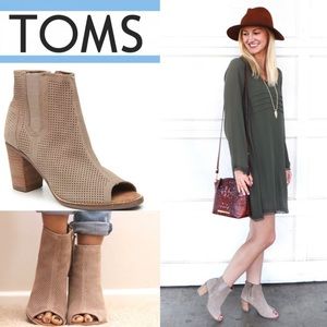 Tom’s Women’s Majorca Peep Toe heel.